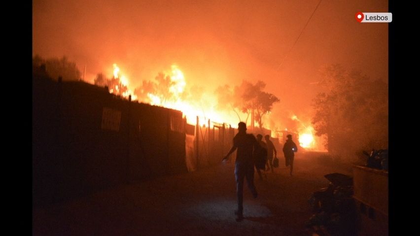 V řeckém uprchlickém táboře Moria opět vypukl požár